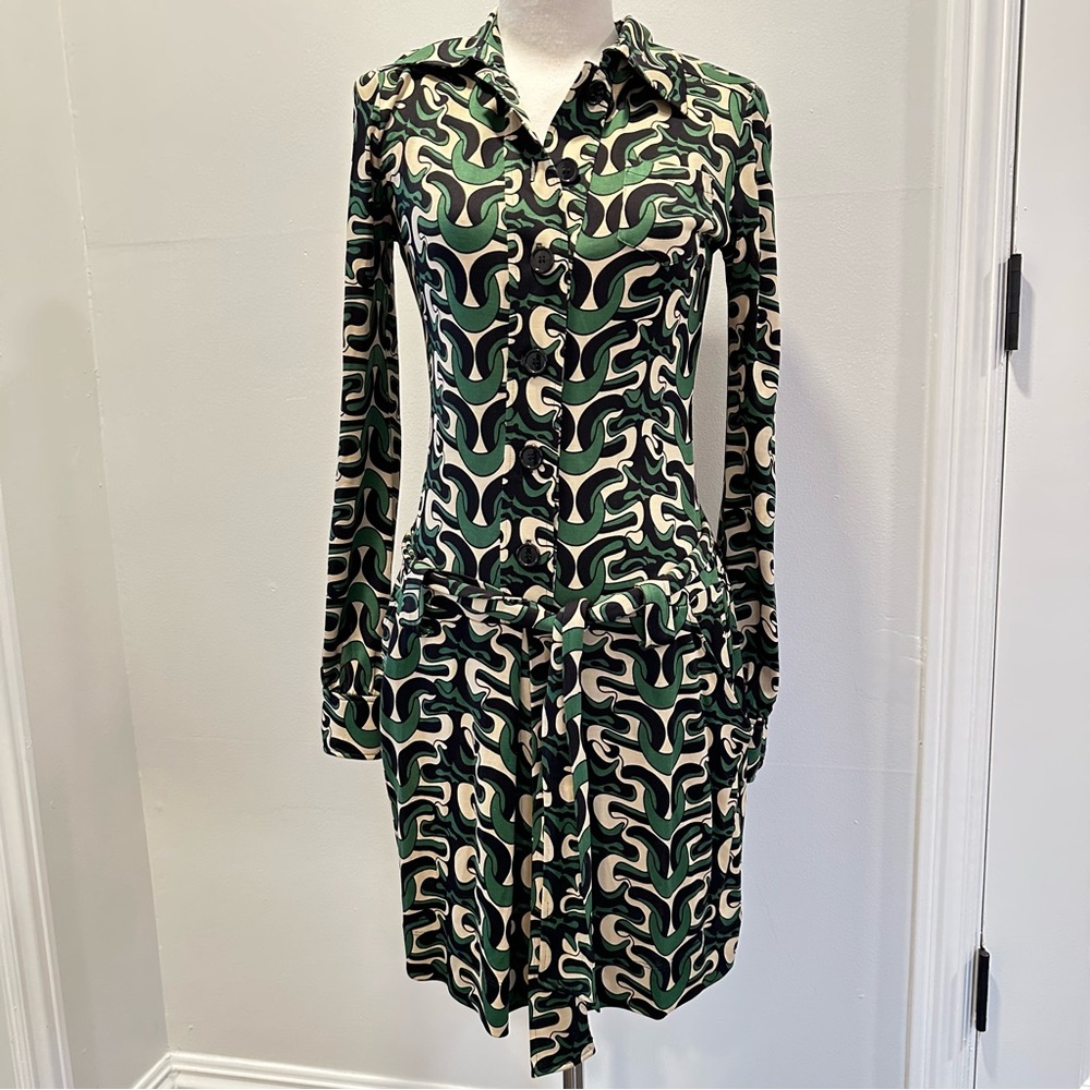 Diane Von Furstenberg Green and Black 100% Silk Patterned Dress Size 2